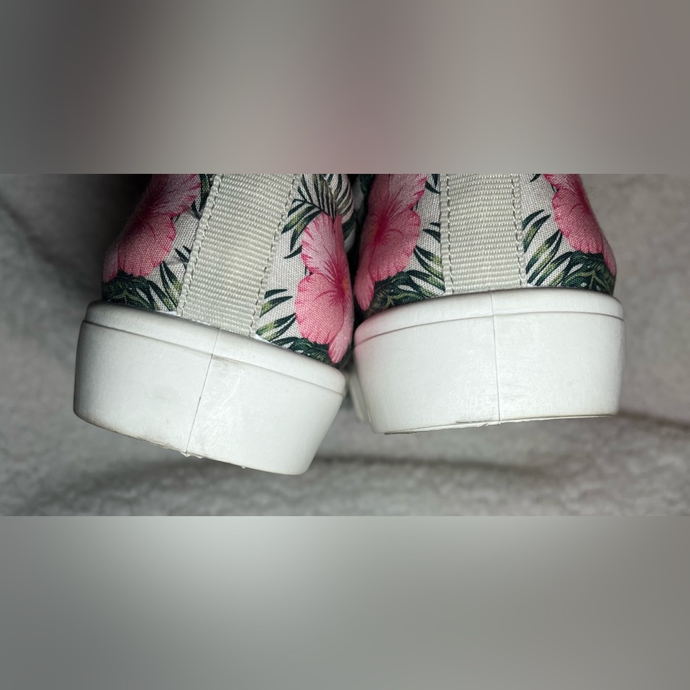NWOT-Skechers Street Poppy- Tropic'Gal Floral Sneakers - Picture 6 of 8